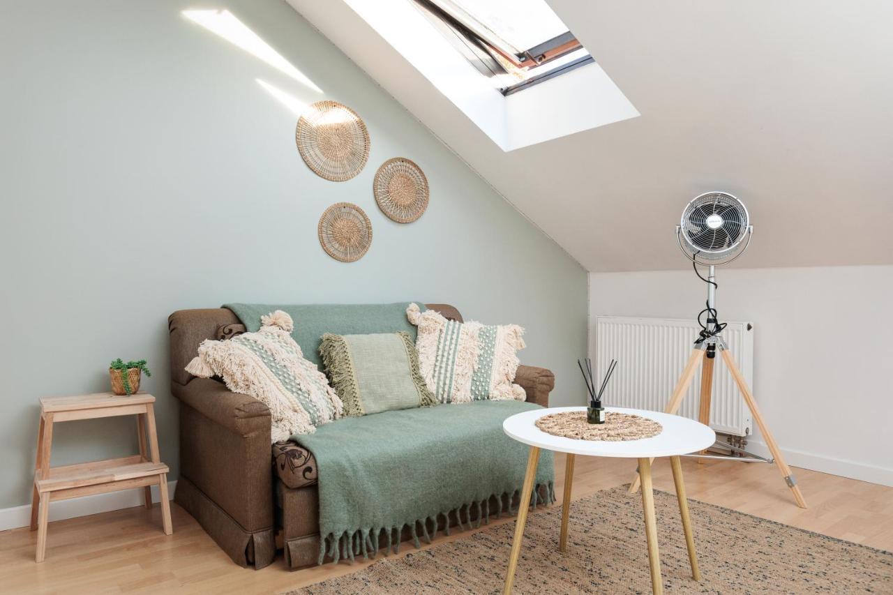 Pastel Grove - By Upstairs Apartament *